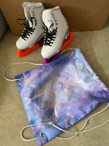 New Jackson Figure Skates Size 3