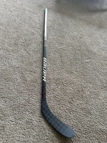 Youth Left Hand P28 Vapor Hyperlite Hockey Stick