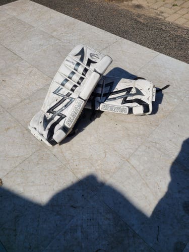 Used 26" Vaughn Velocity 7400 Goalie Leg Pads