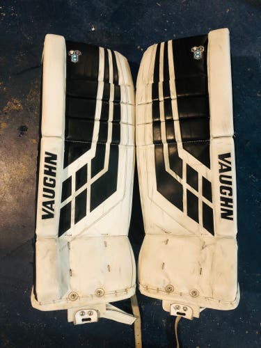 26" Vaughn Velocity VE8 Goalie Leg Pads