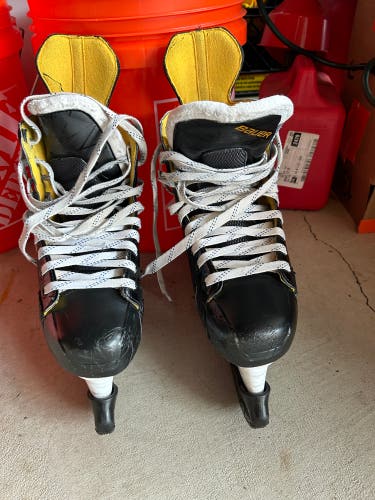 Senior Used Bauer Supreme 160 Hockey Skates Regular Width Size 8