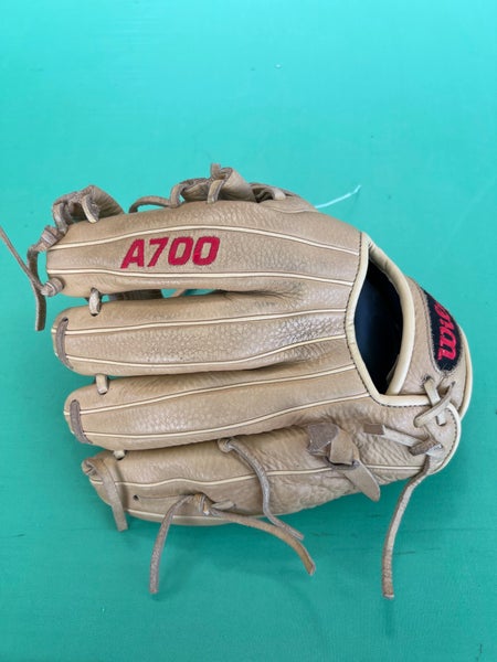 Used Wilson A700 Right Hand Throw Baseball Glove 11.5"