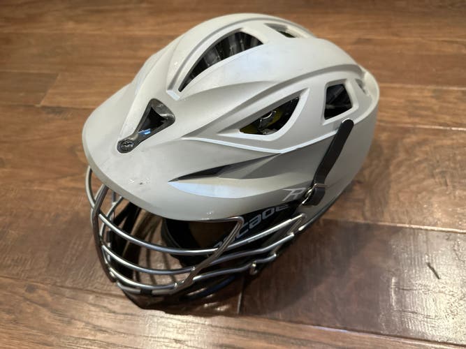 Player's Cascade R Helmet