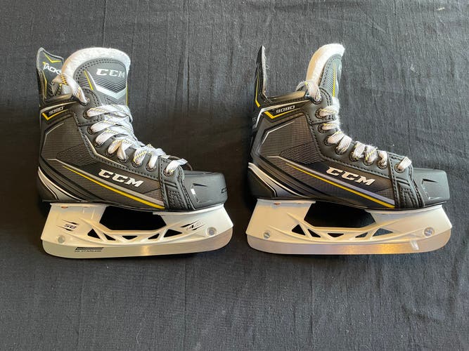 NEW CCM Tacks 9080 Size 4.5 D Width