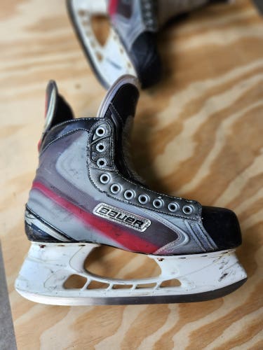 Senior Used Bauer Vapor X7.0 Hockey Skates Regular Width Size 8