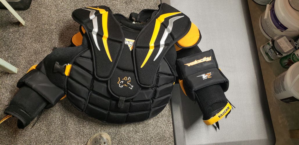 Used Large Vaughn Velocity V7 Goalie Chest Protector