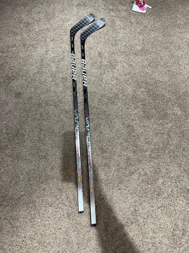Senior Right Handed P28 Vapor Hyperlite Hockey Stick