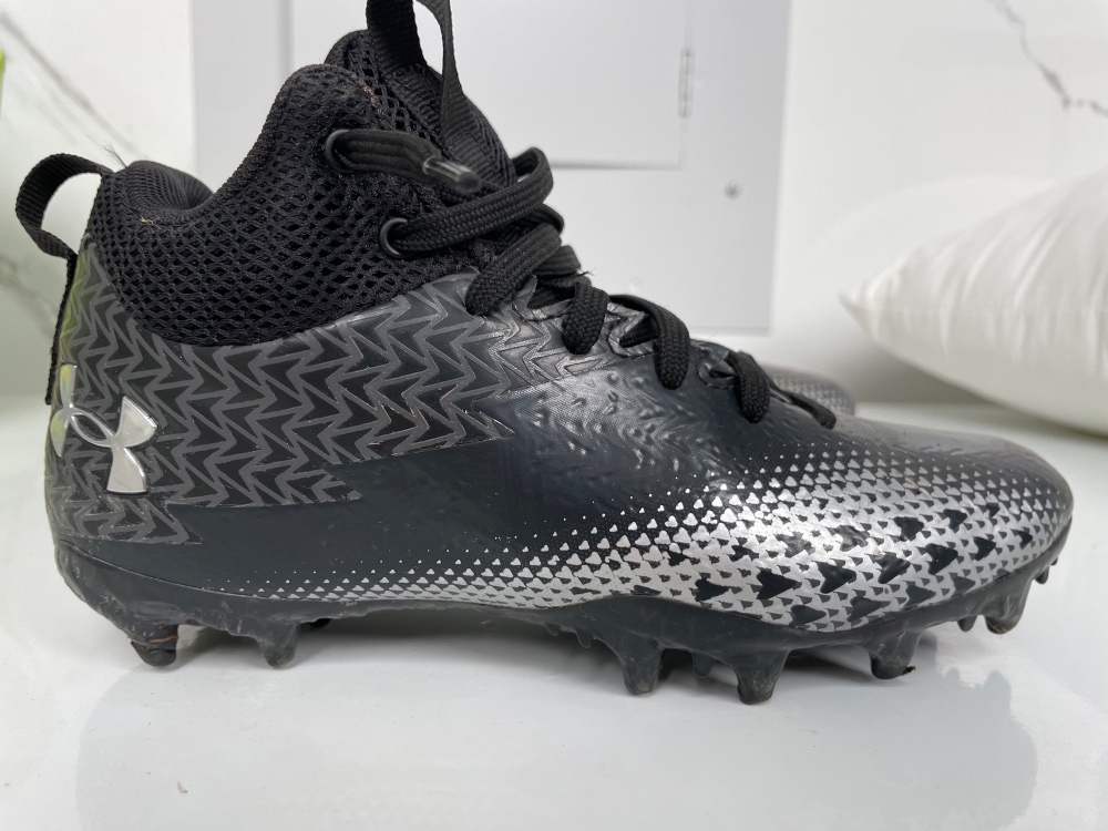 Used Size 3.5 Under Armour Spotlight Youth Football