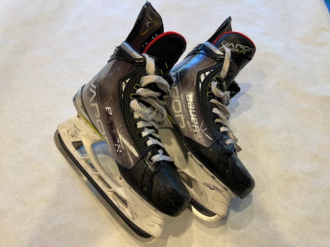 Senior Used Bauer Vapor Hyperlite Hockey Skates Size 7