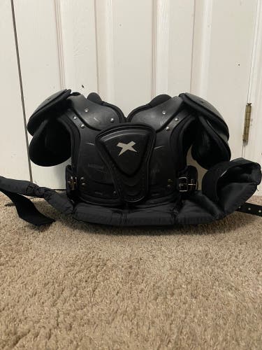 Youth Medium Xenith Flyte Shoulder Pads