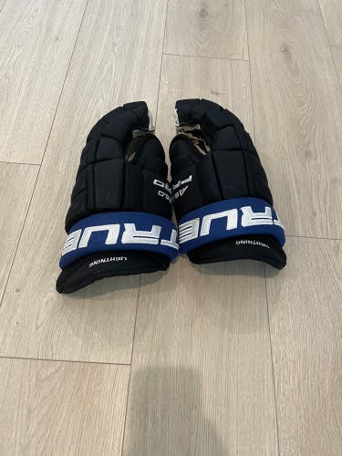 True A6.0 Pro Stock Tampa Bay Lightning Gloves