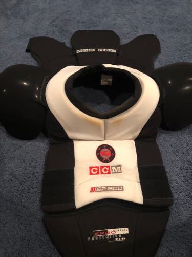 Used ccm shoulder pads