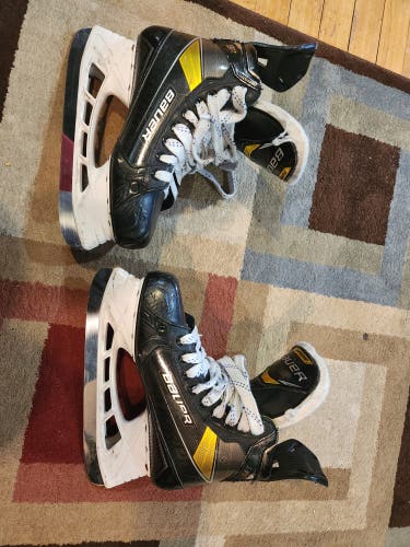 Senior Used Bauer Supreme 3S Pro Hockey Skates Regular Width Size 7.5