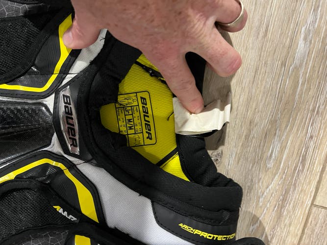 Used Medium Bauer Supreme 1S Shoulder Pads