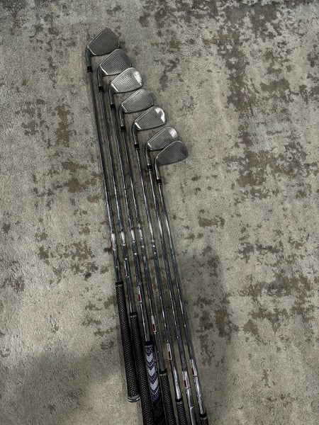 Men's Set Of TaylorMade Irons Regular Flex Steel Shaft Sim2 Max