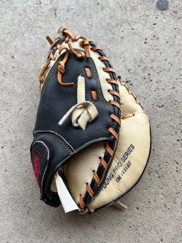 Used Right Hand Throw 31.5" CM1010BT Catcher's Glove