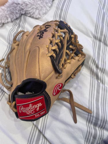Outfield 11.25" Gold Glove Gamer Series Baseball Glove