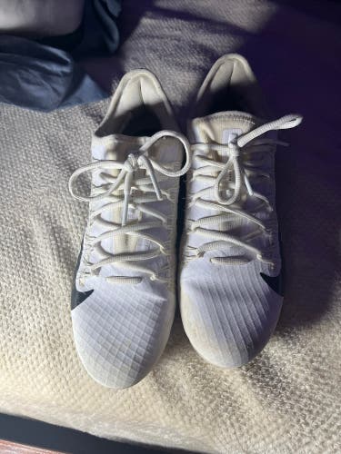 White Men's Molded Cleats Low Top Alpha Huarache 7 Pro