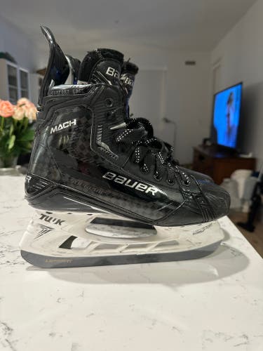 Used Bauer Regular Width  Size 8.5 Supreme Mach Hockey Skates