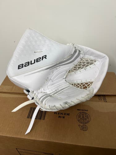 White Bauer Vapor 2X Pro Goalie Glove