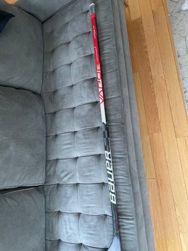 Intermediate Right Handed P28M Pro Stock Vapor Hyperlite Hockey Stick