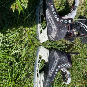Used Bauer Regular Width  Size 11 Vapor X300 Hockey Skates