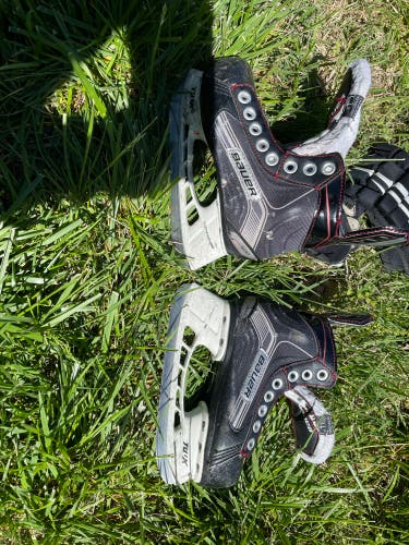 Used Bauer Regular Width  Size 11 Vapor X300 Hockey Skates