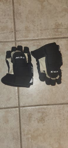 Used CCM HGT4R Gloves 10"