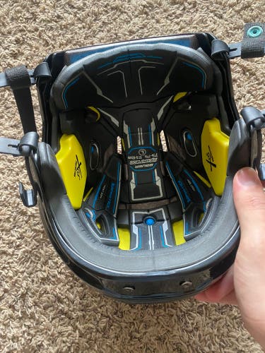 Used Large Bauer Re-Akt 200 Helmet