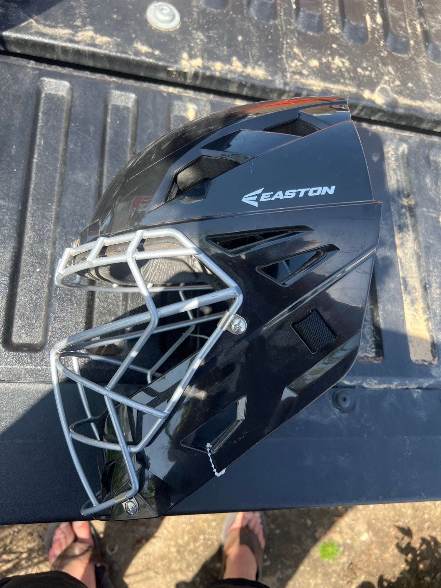 Used Easton M7 Catcher's Mask (7-71/8)