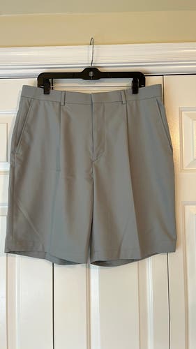 Men's Walter Hagen pleated shorts w/ 4 pockets - 36 waist
