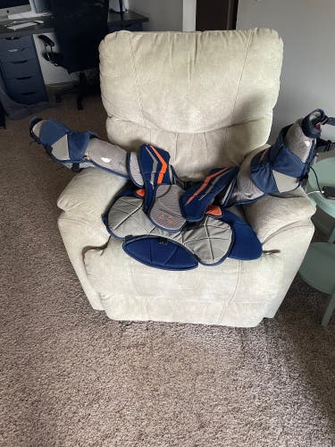 Used Small Vaughn Velocity V7 Goalie Chest Protector