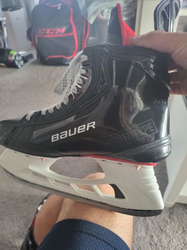 Senior Used Bauer Vapor Hyperlite Hockey Skates Regular Width Pro Stock Size 7.5