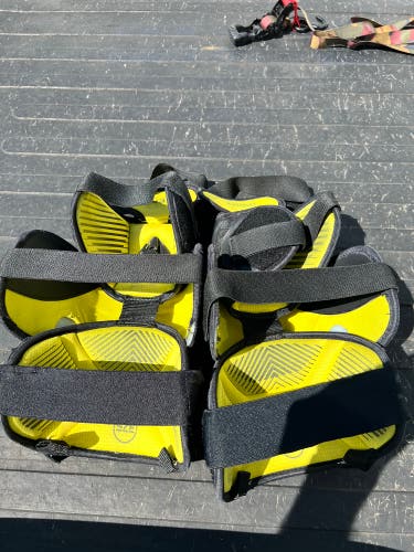 Bauer supreme pro goalie knee pads