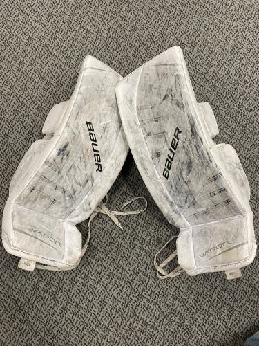 Used White Bauer Vapor X700 Junior Large (30”) goal pads
