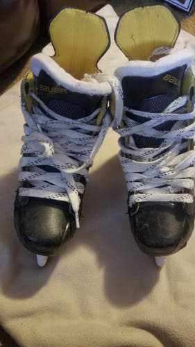 Youth Used Bauer Supreme Hockey Skates Regular Width Size 2.5
