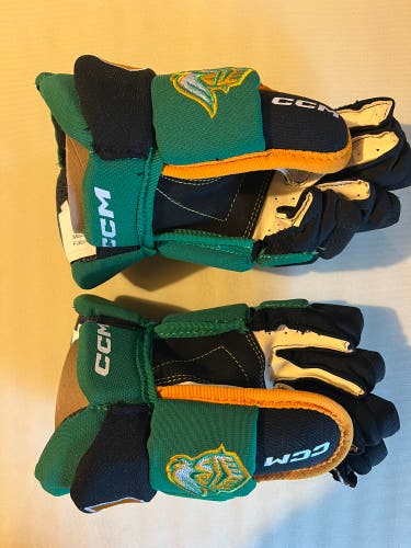 CCM HG85 Jr Gloves NEW Lovell Knights Size 11” 28cm