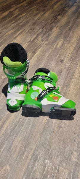 Kids size 4.0/22.5 used Elan Uflex EZYY ski boots
