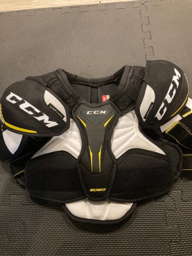 Used Jr. Medium CCM Tacks 9060 Shoulder Pads