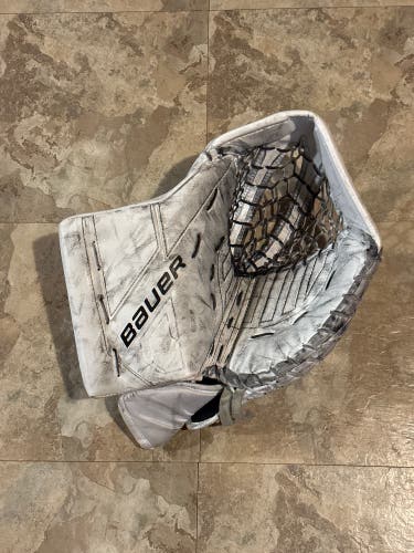 Senior Bauer M5pro Goalie Glove