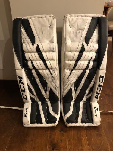 CCM Eflex 4.9 leg pads 31+1”