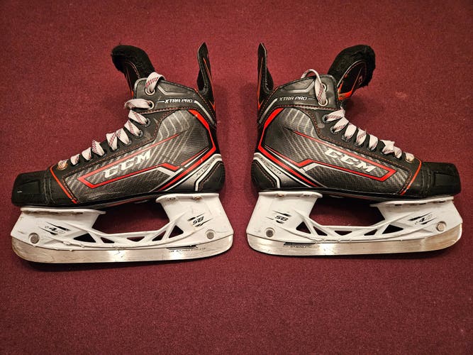 Junior Used CCM JetSpeed XTRA PRO Hockey Skates Regular Width Size 4.5