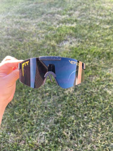 Fit viper sunglasses