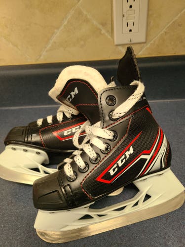 Youth Used CCM Hockey Skates Size 10Y Regular Width