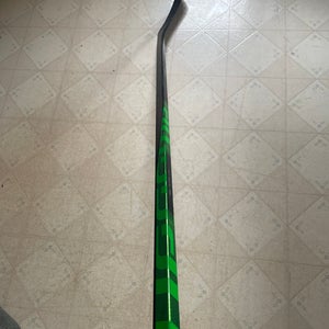 Senior Right Handed P88  Supreme Matrix Hockey Stick
