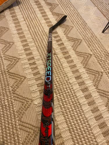Intermediate Right Handed P29  JetSpeed FT5 Pro Hockey Stick
