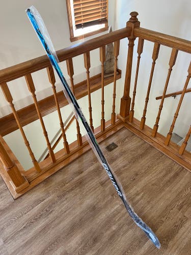 New Left Hand P28 Nexus Geo Hockey Stick