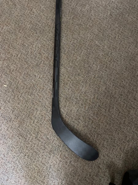 Senior Right Handed P28 Pro Stock Supreme UltraSonic Hockey Stick