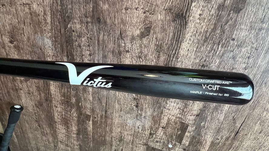Wood (-3) 29 oz 32" Axe V-Cut Bat
