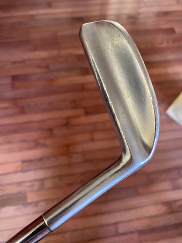 Used Men's Wilson Right Handed Blade 8802 Putter Uniflex 35"